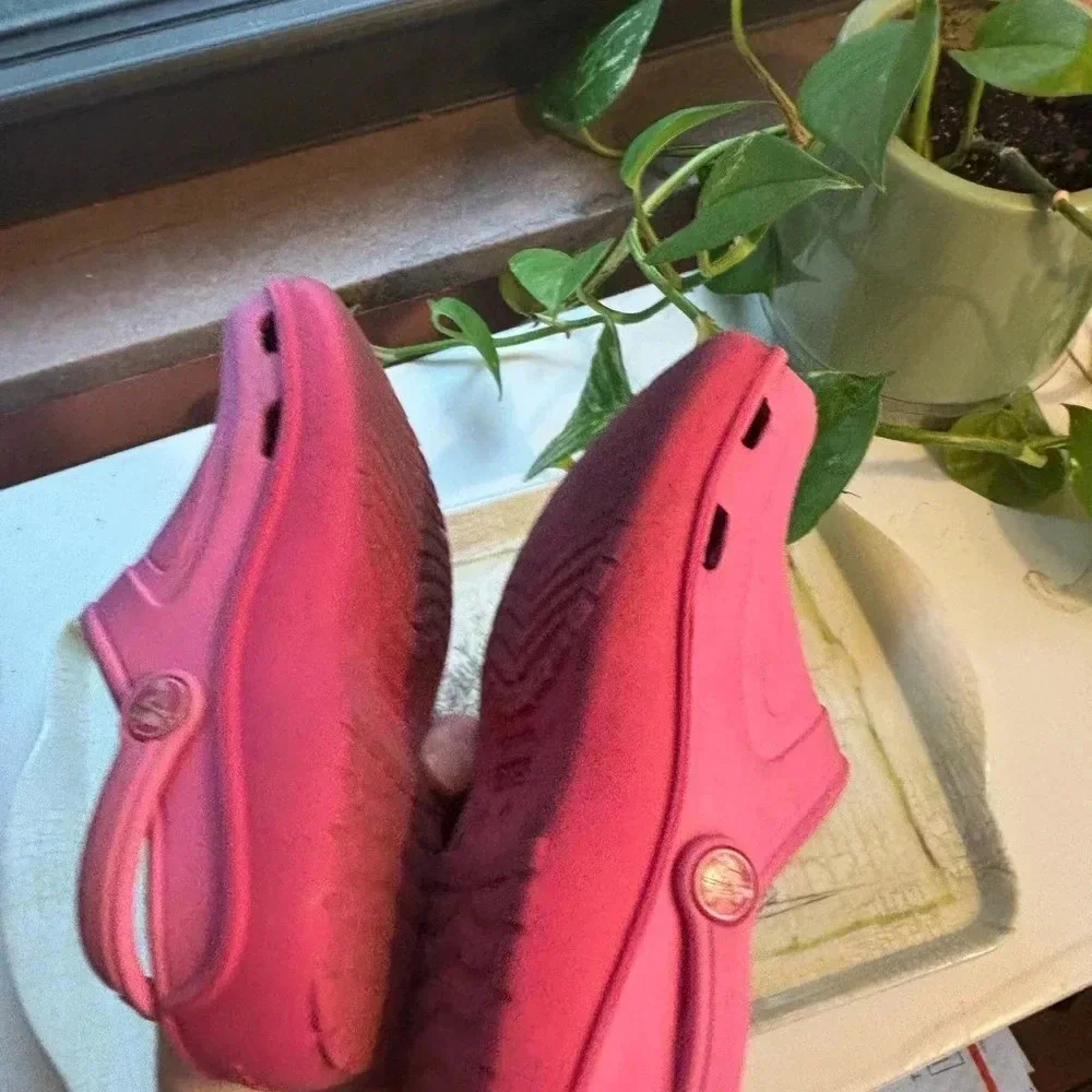 Pink crocs J1